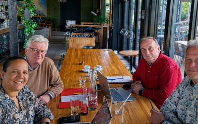 Réunion de travail conviviale au bureau de Tremplin Cadres hdf